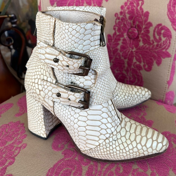 Freebird Joey please read description before purchasing - Picture 4 of 6